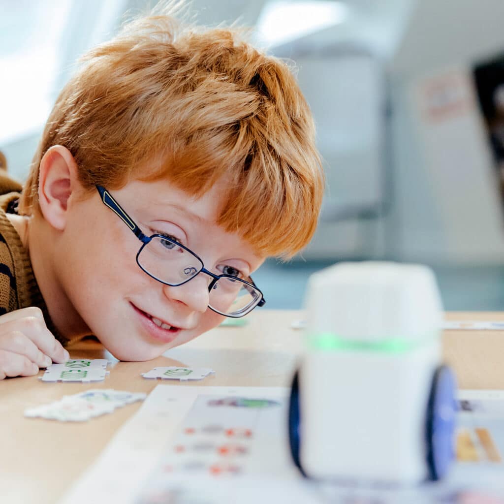 Students learning screen-free coding with KUBO